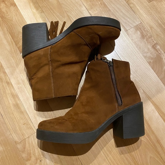 TOPSHOP tan suede ankle boots - Picture 2 of 4